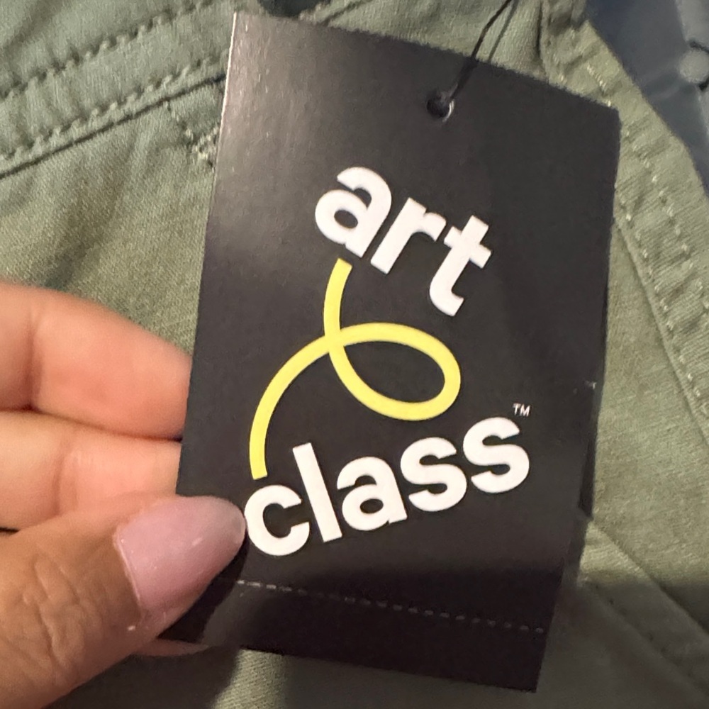 Size Small Art Class Kids Olive Cargo Shorts - Picture 2 of 5